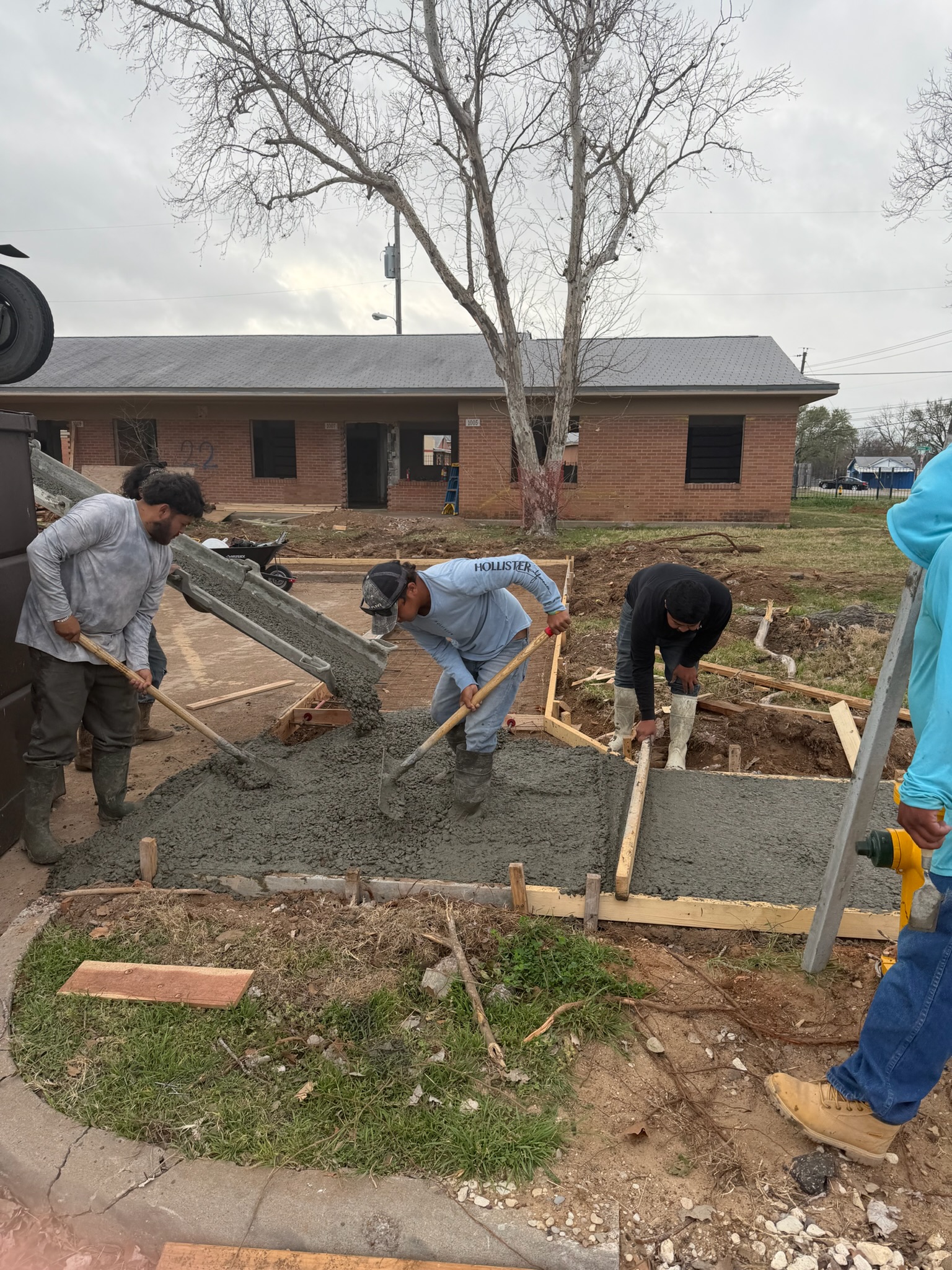 Pouring sidewalk, City Of Waco.